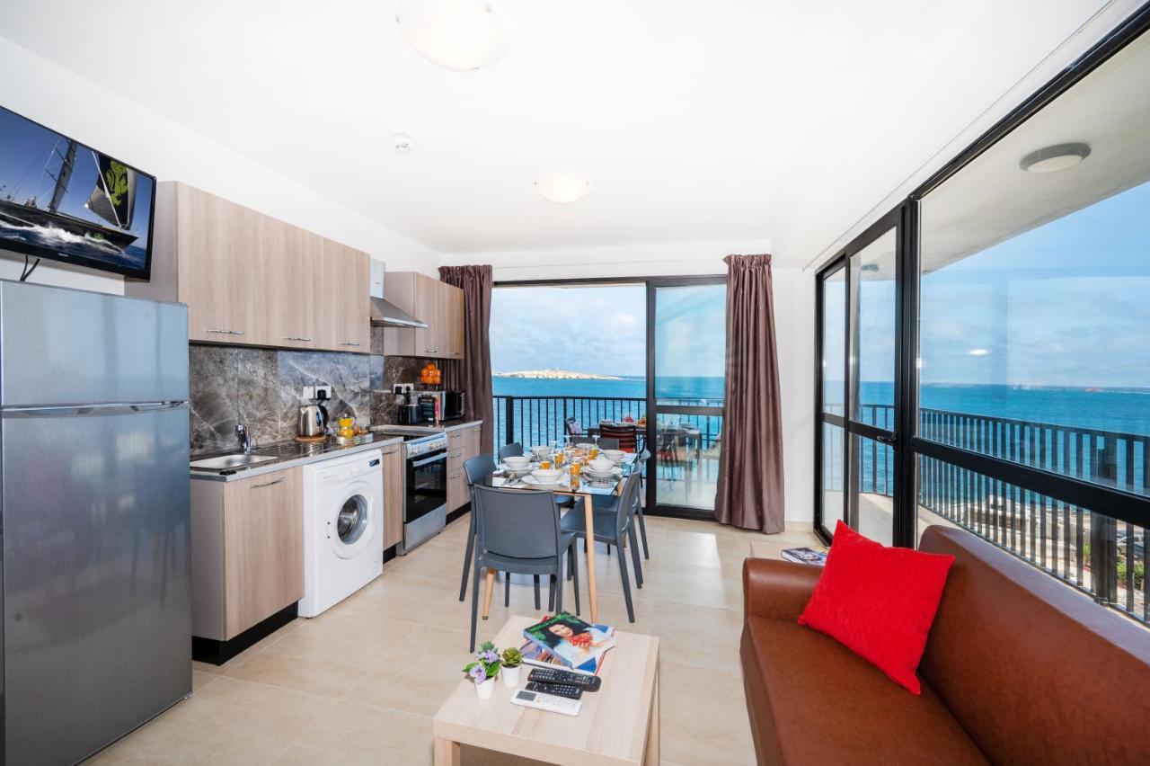 Islet Promenade Seafront Apartment With Large Corner Terrace By Getawaysmalta St. Paul's Bay Bagian luar foto