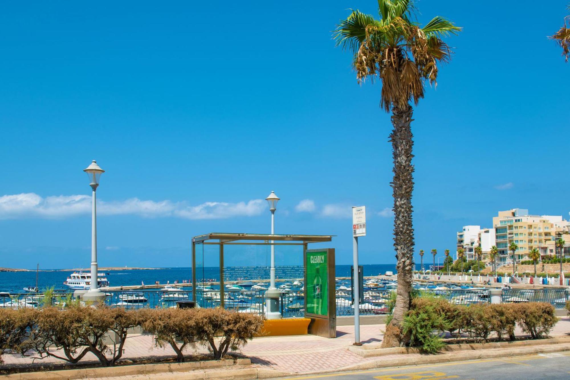 Islet Promenade Seafront Apartment With Large Corner Terrace By Getawaysmalta St. Paul's Bay Bagian luar foto