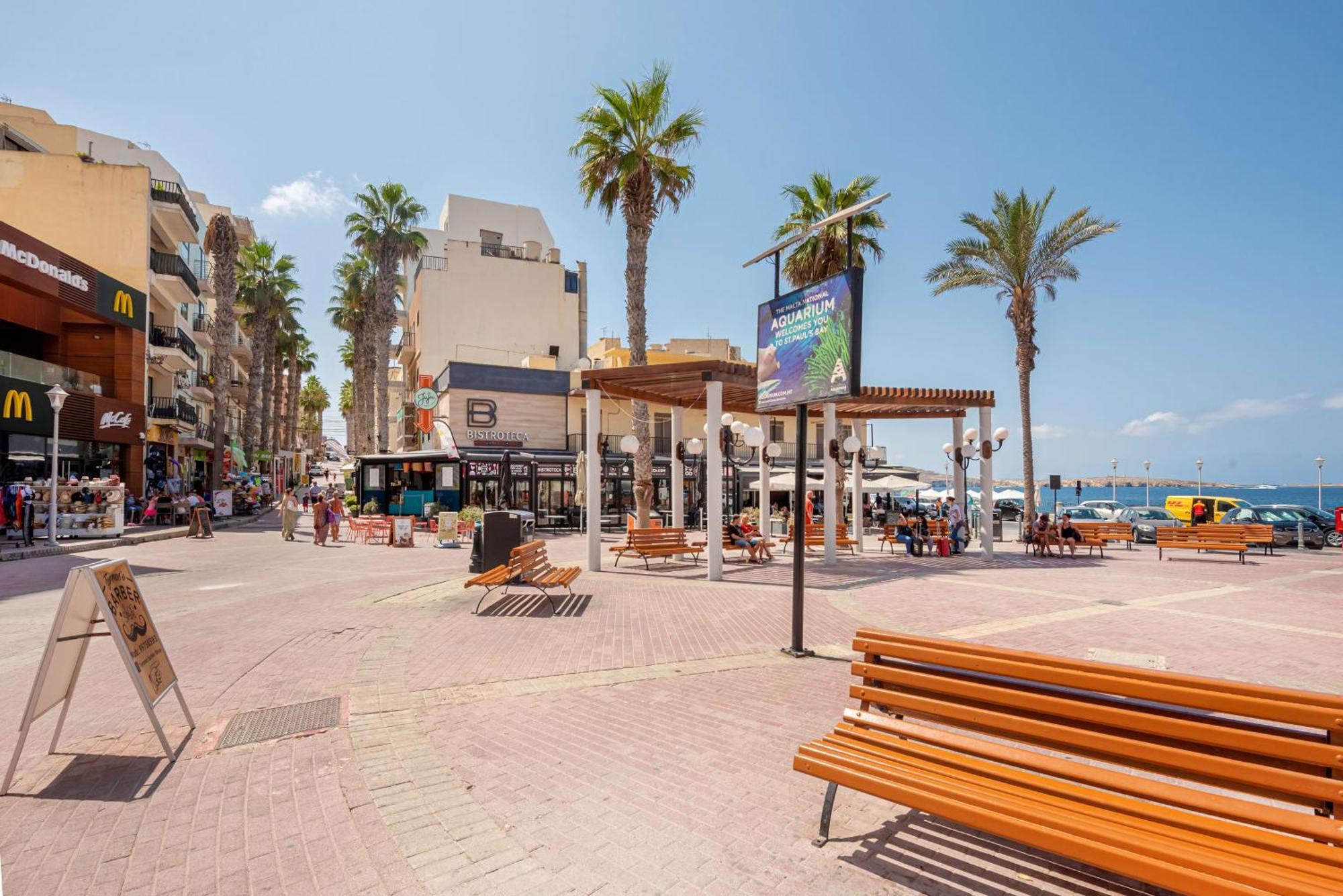 Islet Promenade Seafront Apartment With Large Corner Terrace By Getawaysmalta St. Paul's Bay Bagian luar foto